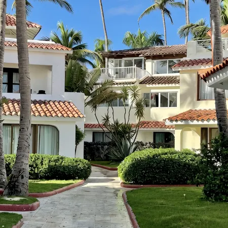 Beach Villa • Steps to Bavaro Beach • Ocean-View Rooftop • 2Br/2BA • Los Corales