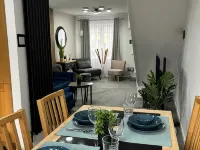 Stylish Home in Linlithgow | Near Edinburgh Airport | Free Parking | Free WiFi Hotel di Linlithgow