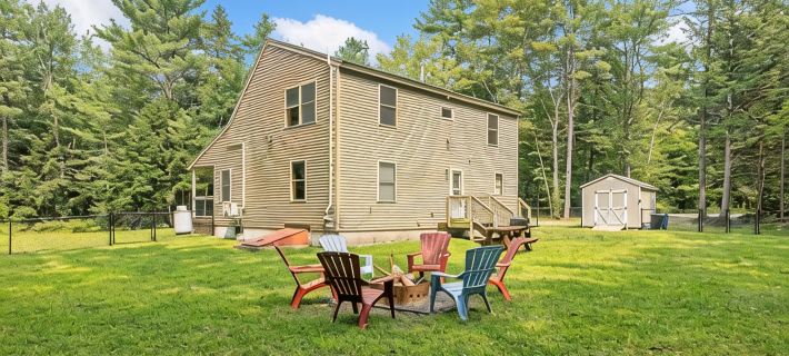 C-Howder Chalet Dog Heaven! Huge Fenced Yard Hotels in Bethel