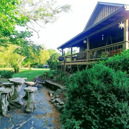Creekfront Retreat • Hot Tub • Pool Table • Near Town/National Park • Rejuvenate