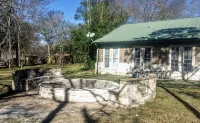 The Manor_4 BR w/ Pool Table, Swimming Pond, and Sand Volleyball