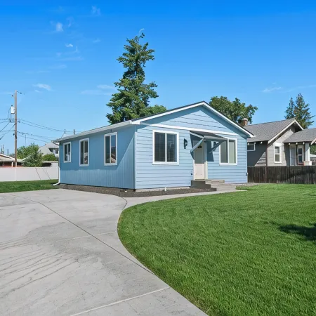 Clean 2 Bed Bungalow, Free Parking, Fast WiFi, Near GU