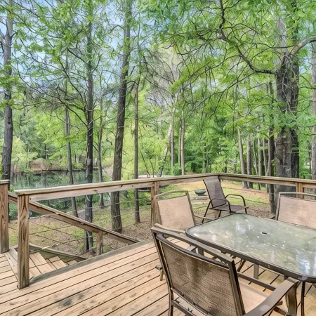 Lake Palestine Retreat – Dock, Fire Pit & Serene Views