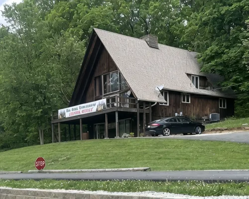 Cozy Cottage at Oak Creek Campground (pool, pet friendly, dog park, near Ark) Hotele w: Walton