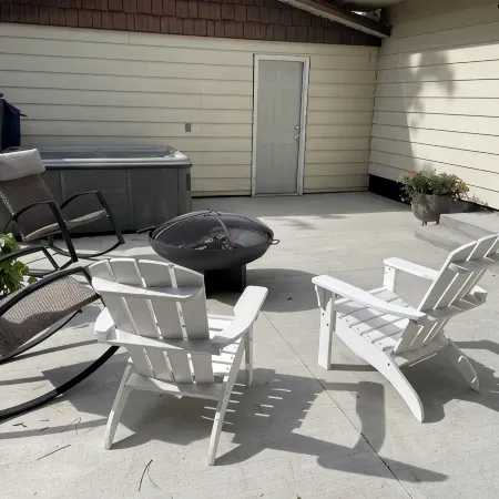 Comfortable and Quaint w/ a Hot Tub
