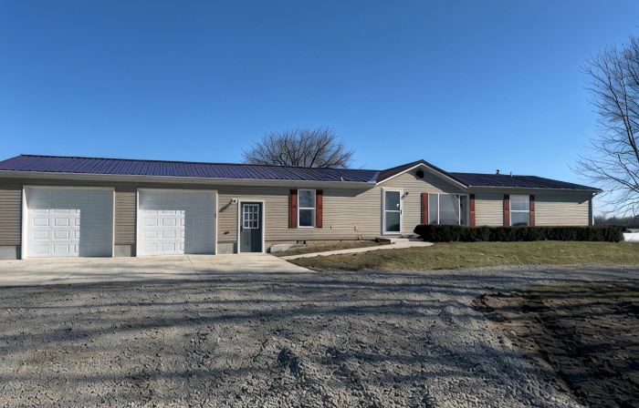 Quiet. Relaxing. 4-bedroom House with AC, Jetted Tub and WiFi.