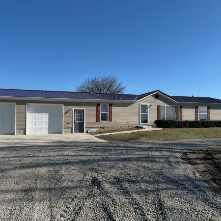 Quiet. Relaxing. 4-bedroom House with AC, Jetted Tub and WiFi.
