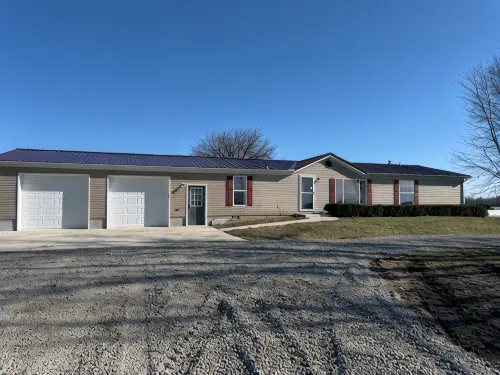Quiet. Relaxing. 4-bedroom House with AC, Jetted Tub and WiFi.