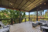 Luxury Cabin~Heated Pool~Sleeps 26! Hot Tub~5 Min to Prkwy - مسبح خاص