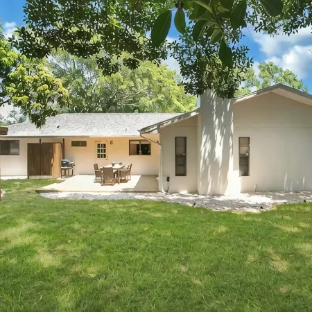 Welcome to our gorgeous remodelled home! Near Anna Maria and Bradenton beach. Отели в г. Уэст-Брейдентон