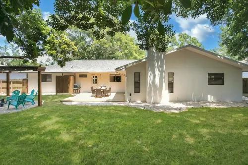 Welcome to our gorgeous remodelled home! Near Anna Maria and Bradenton beach. - Wifi