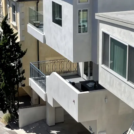 New ocean front duplex, walk to dining, shops & entertainment.