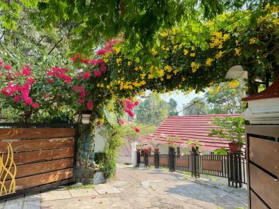 Little Chandhana Guest House