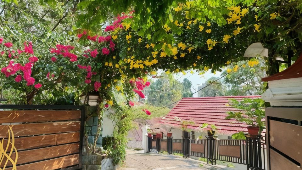 Little Chandhana Guest House