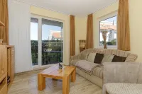 Apartment near the beach at the marina - Pools