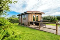New Cosy Lodge - Self Contained In Rural Location