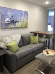 Gorgeous new, 1 bd luxury  apt, offering stunning views of the mountains and bay