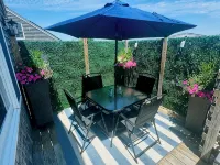 Walking-distance to town, shops, restaurants & ferry! Hotels in Tisbury