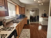 New listing! Private 3 bedroom 2 bath home with BEAUTIFUL sunroom! Hotels in Olney