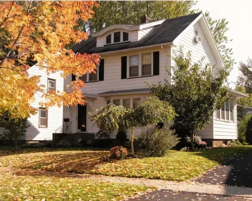 Entire home in quaint neighborhood -walk to restaurants and close to everything! โรงแรมในรอเชสเตอร์