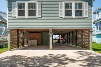 WATERFRONT Property on KDH Bike Path with water access, bikes, kayak, and canoe - 4 星級