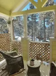 Sunny Treetop Tiny Home! Beautiful Pikes Peak View!