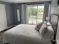 Sunny Beach Getaway-Outdoor Shower, Big Deck, Walk to Coffee+Ice Cream-Sleeps 10 - Beach