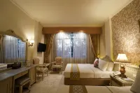Hotel Indah Palace Solo - vasca da bagno