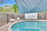 Pool & Gameroom, pet friendly, 10 Minutes from South congress, 20 from Downtown
