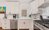Neon Moon ...Spacious 5-bedroom house steps from Campus and Downtown Lafayette