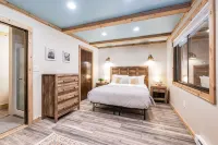 Creekside Retreat Near Olympic NP: Hot Tub, Sauna and Firepit