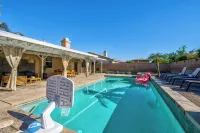 Boho Bungalow - 30ft pool & minutes from festivals - สระว่ายน้ำส่วนตัว