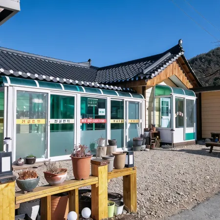 Pyeongchang Odaesan Bogung Pension Отели рядом с достопримечательностью «Храм Woljeongsa»