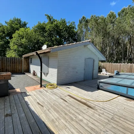 Near Soulac/mer 50M² air-conditioned chalet with private heated indoor pool