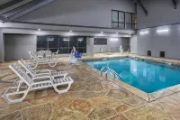 Days Inn & Suites by Wyndham Tyler - Pools