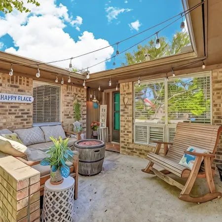 Kerrville Hidden Gem with Firepit and Grill - Great Location