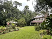 The Ann Stevens House - parking