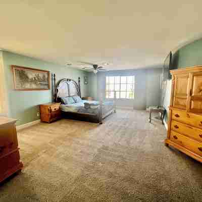 Spacious 5-bedroom house in Northwest Las Vegas with pool and jacuzzi Rooms