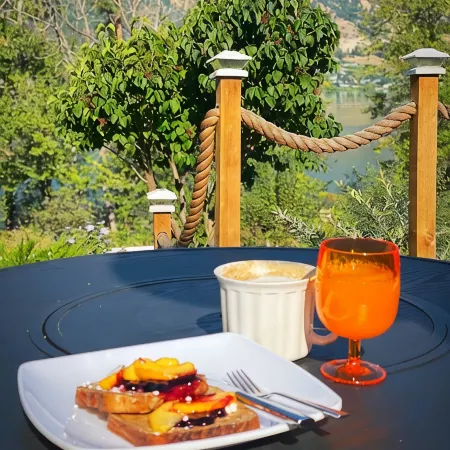 Large private suite with gorgeous views of wood lake on the Okanagan rail trail.