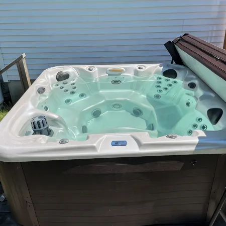 Bar Harbor 5 bedroom 3 bath with hot tub and large backyard