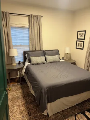 Village District - Historic 2-bedroom house in Raleigh - Bungalows