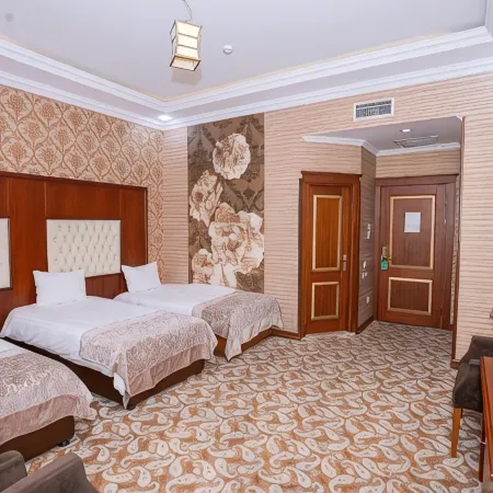 Clover Hotel Отели рядом с достопримечательностью «Площадь Свободы»