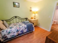 Blue Heron Cottage with Game Room, Deck and Hot Tub! Hotels in Hockingin piirikunta