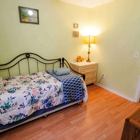 Blue Heron Cottage with Game Room, Deck and Hot Tub!