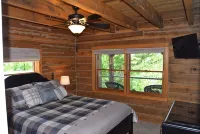 3-bedroom cabin at Norris Lake, Sleeps 8 WiFi Lake access Covered boatslip - 4 tähden