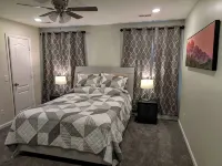 Renovated 3 bd 2.5 bath centrally located next to MTSU/Night life/Restaurants/DT