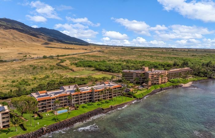 Paradise in Stunning Penthouse with A/C, parking, sleeps 6!Lauloa # 405
