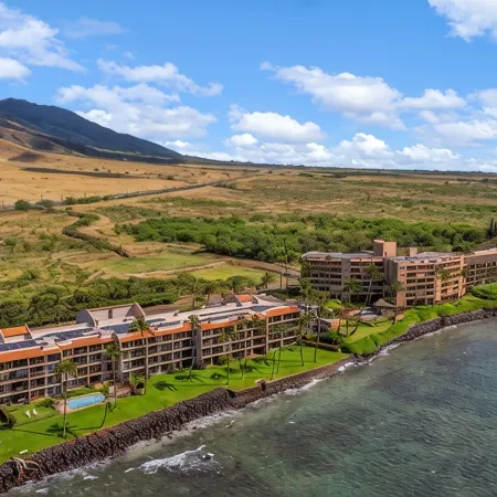 Paradise in Stunning Penthouse with A/C, parking, sleeps 6!Lauloa # 405