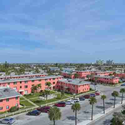 Beach Escape - 2 Bedroom Condo, steps to the beach. Others