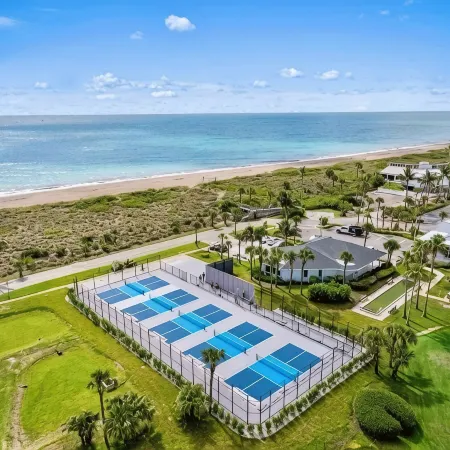 Ocean Village Beachfront Escape, Golf,Heated Pools,Pickleball ,Tennis,and More.